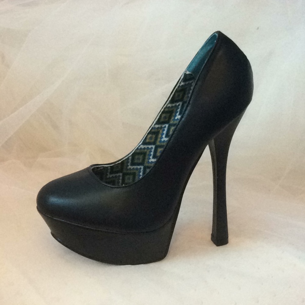 New in box! Queen Chateau Patty Pumps!
